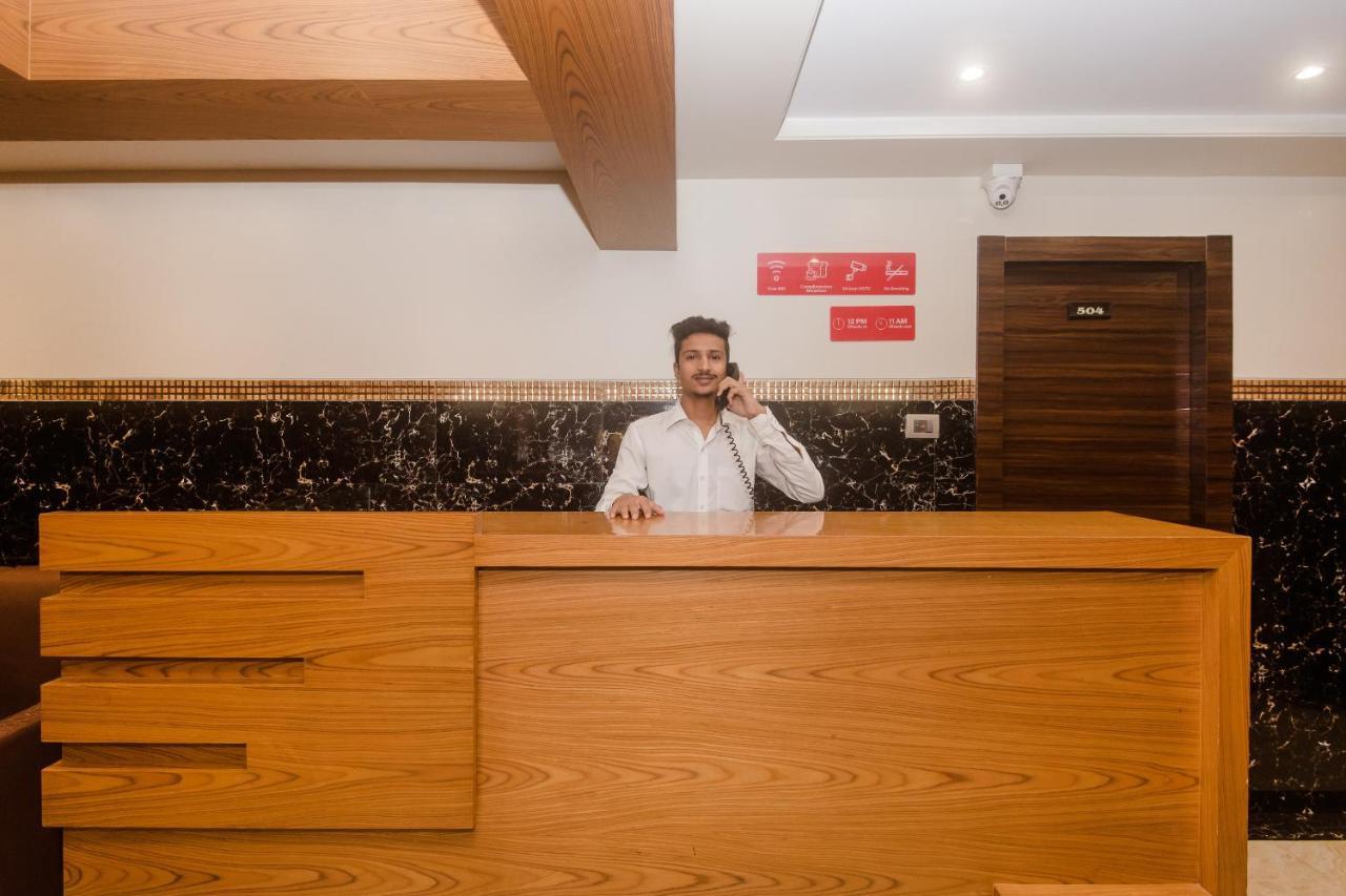 Vaccinated Staff - Oyo 22055 Dadar Residency Hotel Mumbai Bagian luar foto